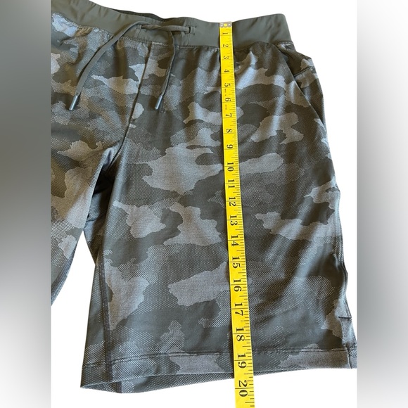 LULULEMON T.H.E. Short w Liner Sz L Mesh Camo Athletic Training Gym #M7ANHS - Picture 10 of 13